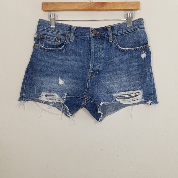 We The Free People Mid Rise Button Fly Distressed Jean Shorts Blue Size 28 - Picture 1 of 6